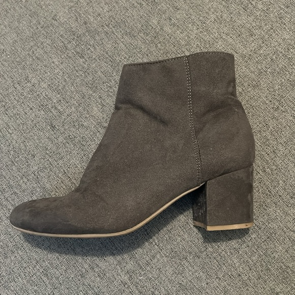 Call it Spring Size 8 grey boot. - Picture 10 of 10